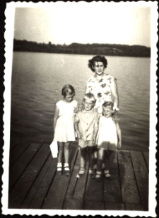 [Nad jeziorem Czos. 4]