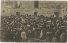Der Krieg im Osten. Lyck - Die Teilnehmer am Gottesdienst in derzerstörten Kirche, Pfingsten 1915