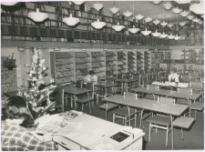 [Czytelnia naukowa Wojewódzkiej Biblioteki Publicznej w Olsztynie w Starym Ratuszu. 1]