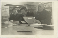 [Czytelnicy w Gromadzkiej Bibliotece Publicznej w Lipowcu]