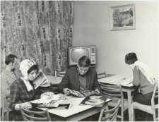 [Czytelnia czasopism Miejskiej Biblioteki Publicznej w Bartoszycach]