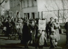 Pochód pierwszomajowy w Mrągowie. [22]