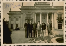 [Mężczyźni w Łazienkach Królewskich 1952. 1]